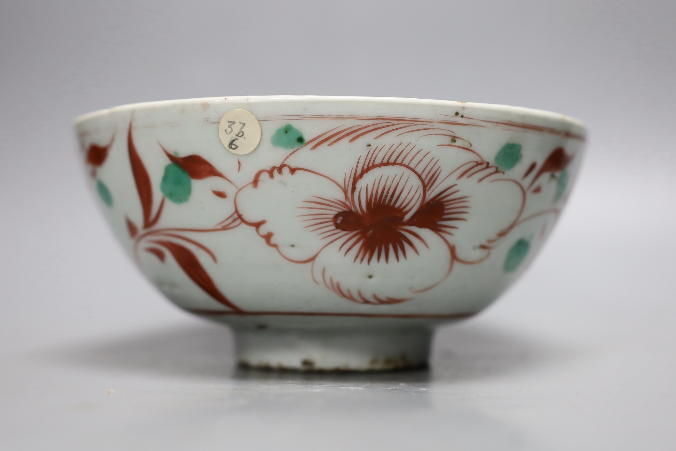 A Chinese Swatow enamelled bowl, Zhangzhou kilns, 17th century, 19.5cms diameter